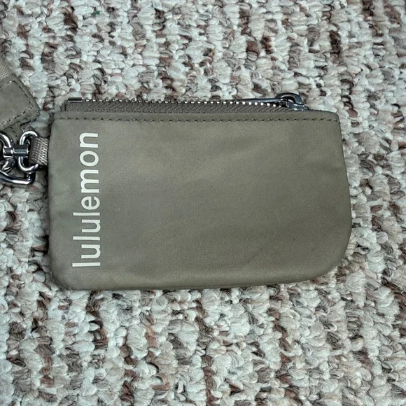 lululemon athletica Tan and White Wallet Set - Picture 6 of 11
